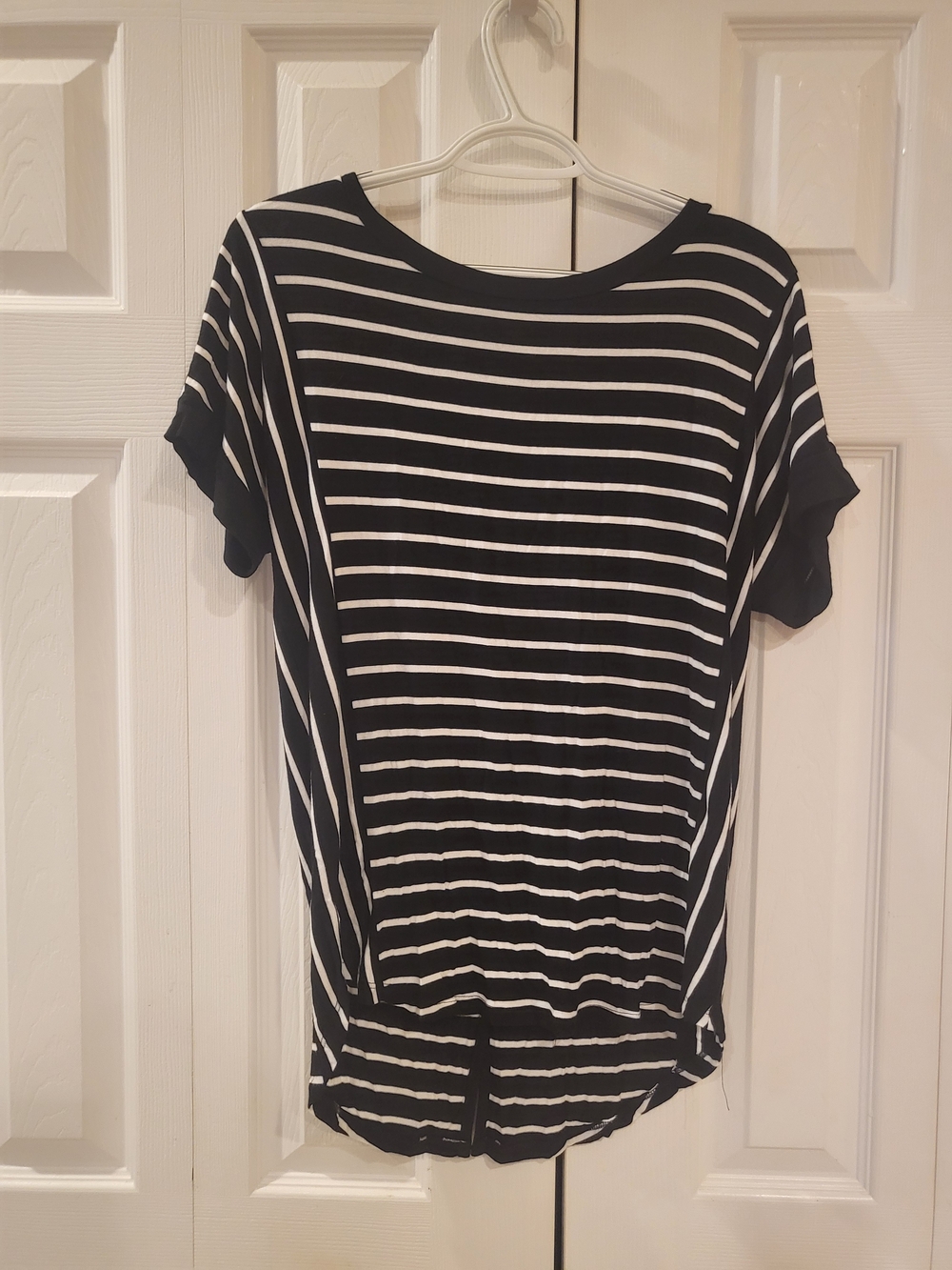 Cable & Gauge Black & White Striped Faux Button-Back Short Sleeve Top M